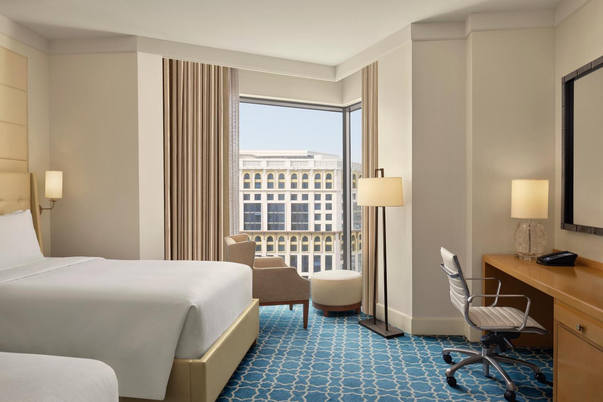 Hilton Hotel & Convention Jabal Omar Makkah Мека Екстериор снимка A guest room at the Hilton Austin