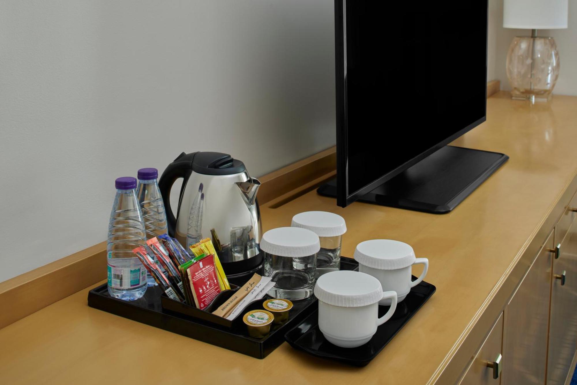 Hilton Hotel & Convention Jabal Omar Makkah Мека Екстериор снимка Room service tray