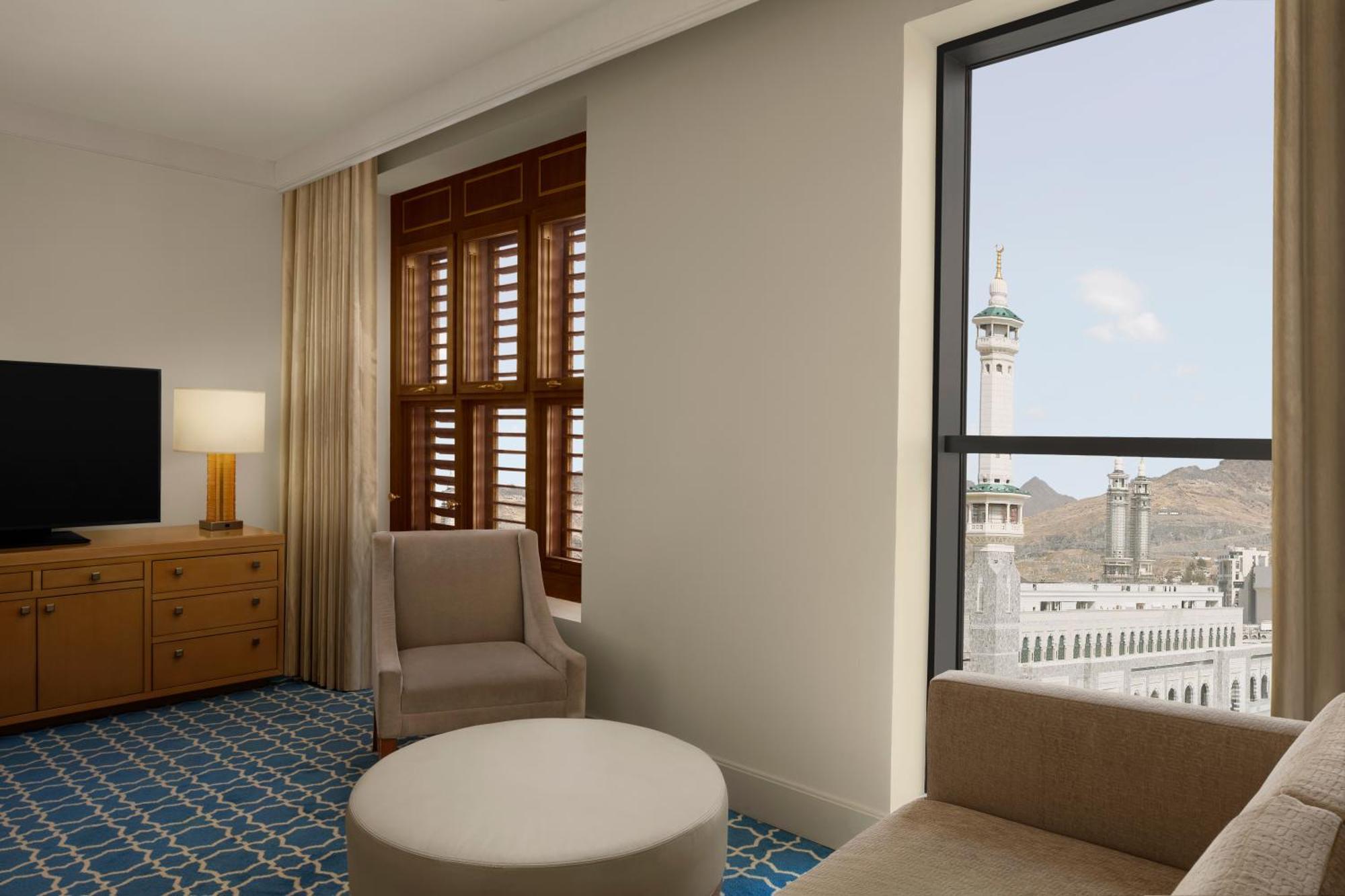 Hilton Hotel & Convention Jabal Omar Makkah Мека Екстериор снимка A view of the Sana'a skyline from a guest room at the Ritz-Carlton Riyadh
