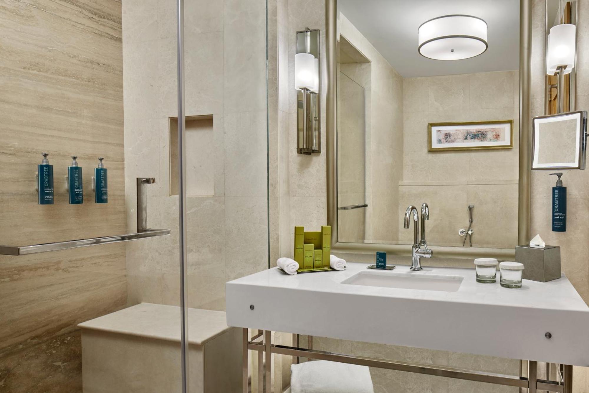 Hilton Hotel & Convention Jabal Omar Makkah Мека Екстериор снимка A bathroom at the hotel